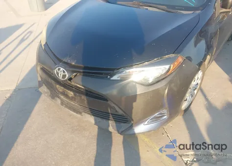 2018 Toyota Corolla Le z USA, uszkodzony, nr VIN 5YFBURHE6JP817207